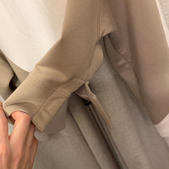 Abercrombie & Fitch YPB neoKNIT colorblock crewneck crop sweatshirt size XS tan - Picture 8 of 8